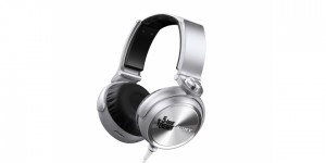 auriculares con grabado láser sobre aluminio